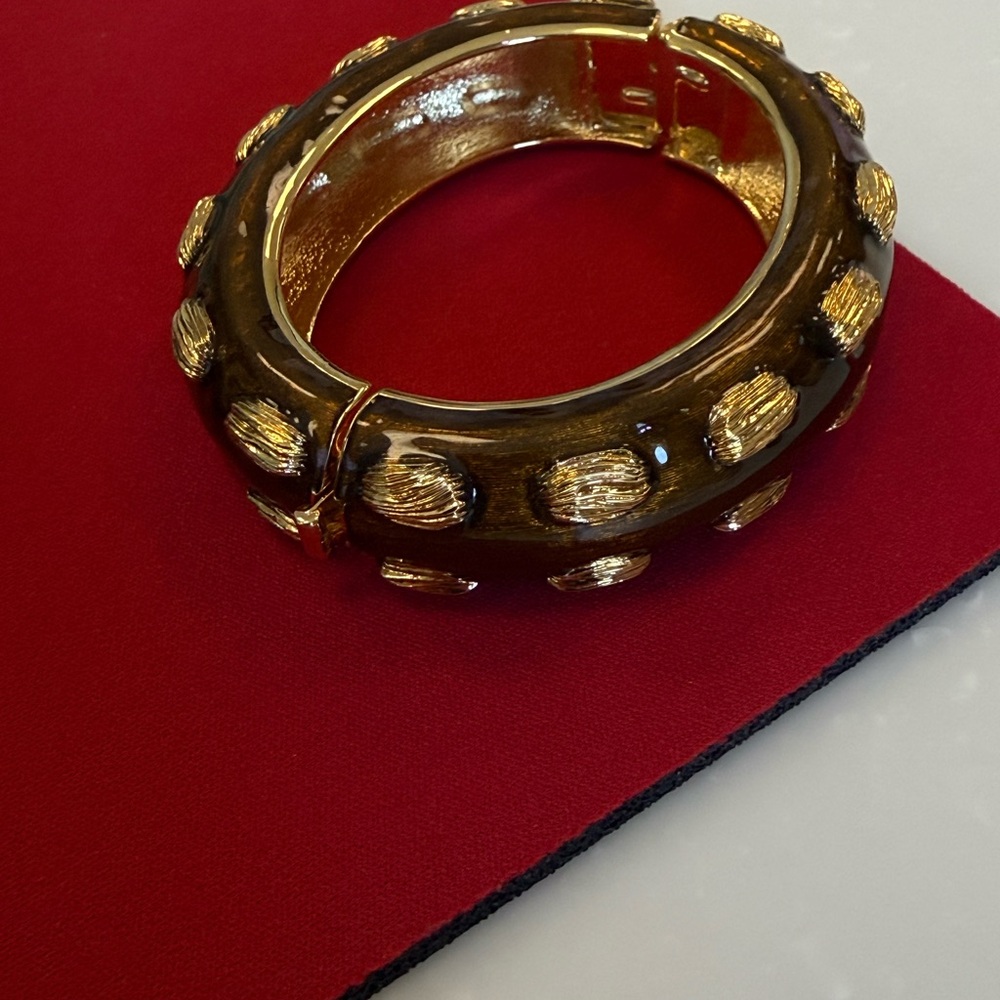 Elegant Gold and Black Women's Bracelet